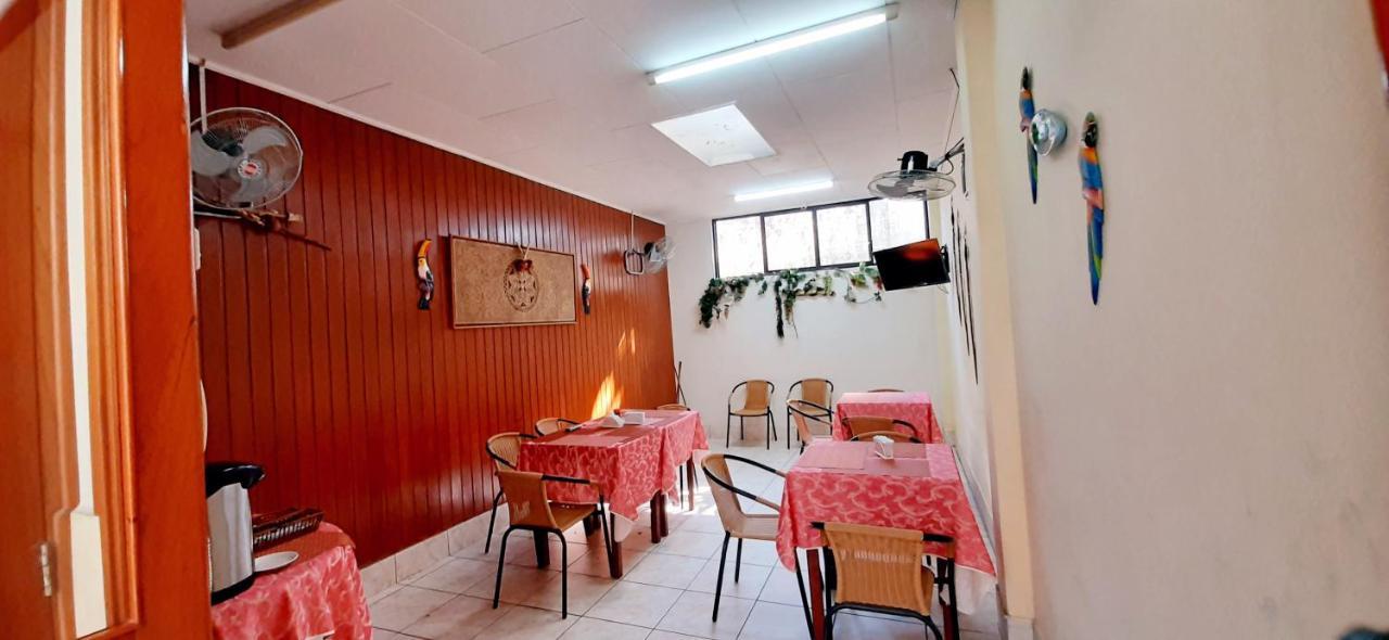 Hostal Huayruro Икитос Экстерьер фото