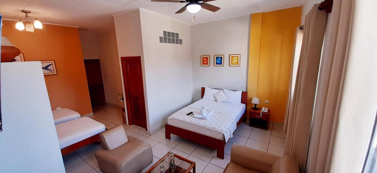 Hostal Huayruro Икитос Экстерьер фото