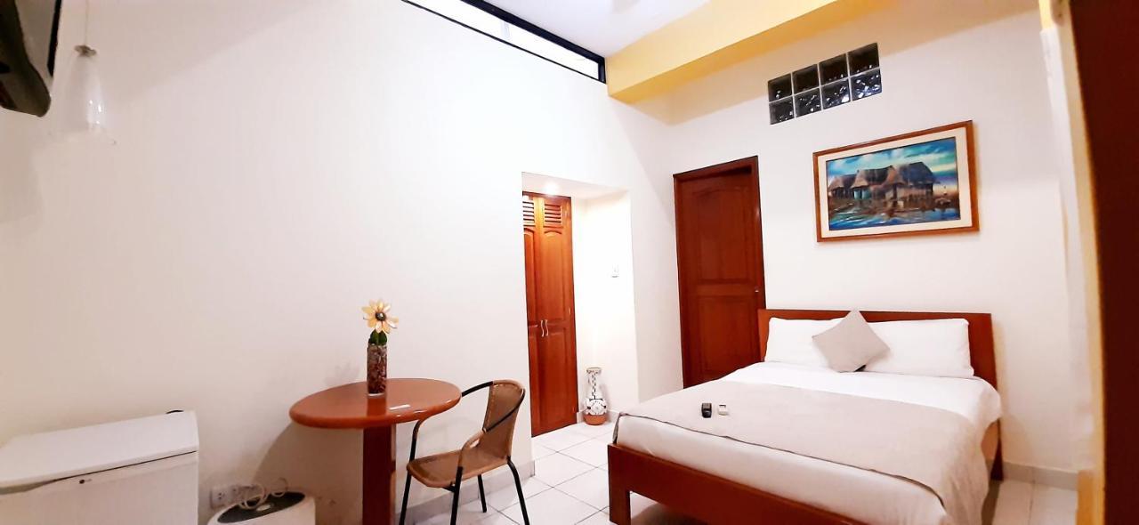 Hostal Huayruro Икитос Экстерьер фото