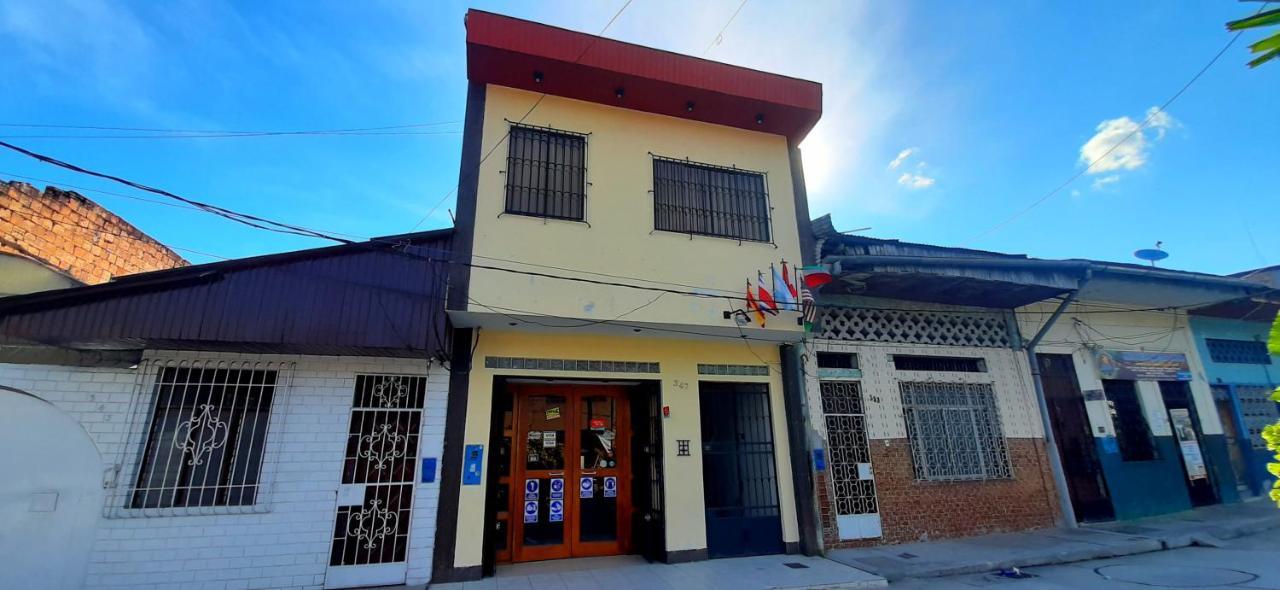 Hostal Huayruro Икитос Экстерьер фото