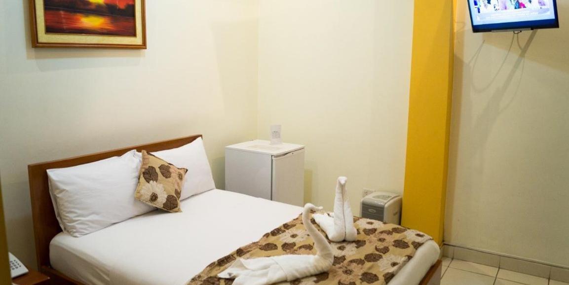 Hostal Huayruro Икитос Экстерьер фото