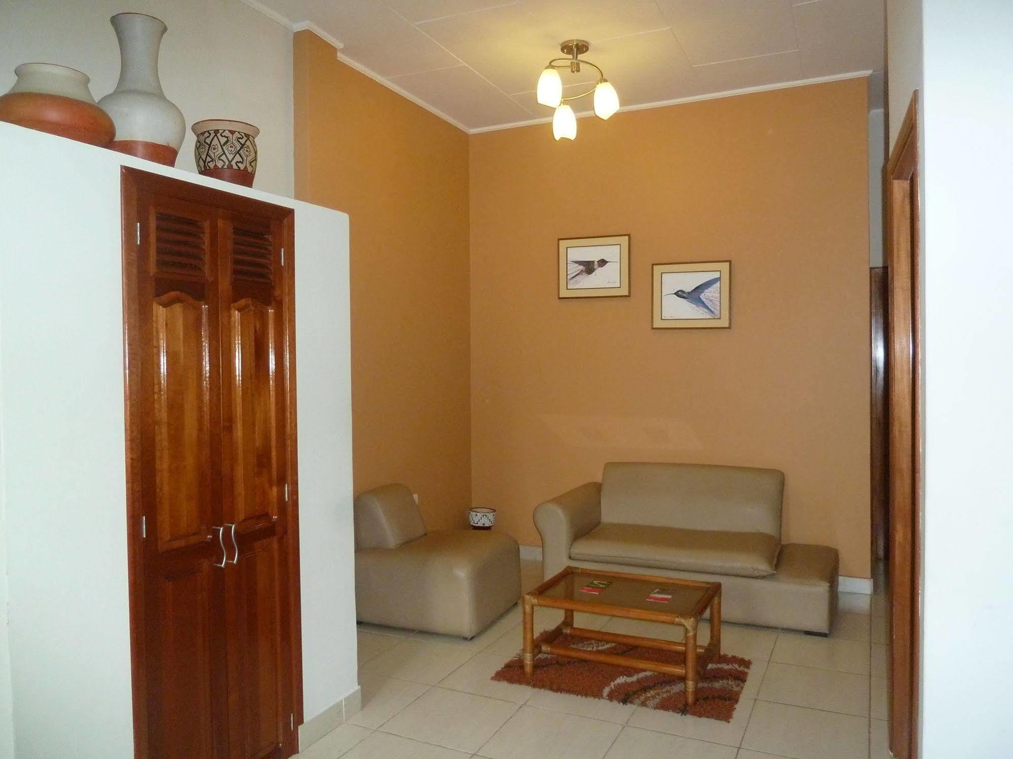 Hostal Huayruro Икитос Экстерьер фото